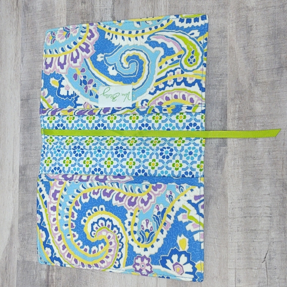 Vera Bradley-Paperback Cover-Capri Blue Pattern~NWOT - Picture 3 of 4